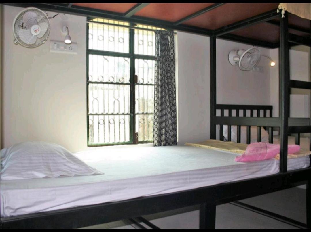 Monalisa Hostel Varanasi Esterno foto