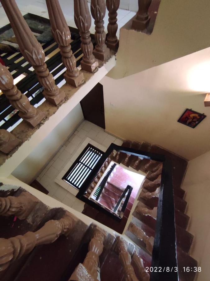 Monalisa Hostel Varanasi Esterno foto